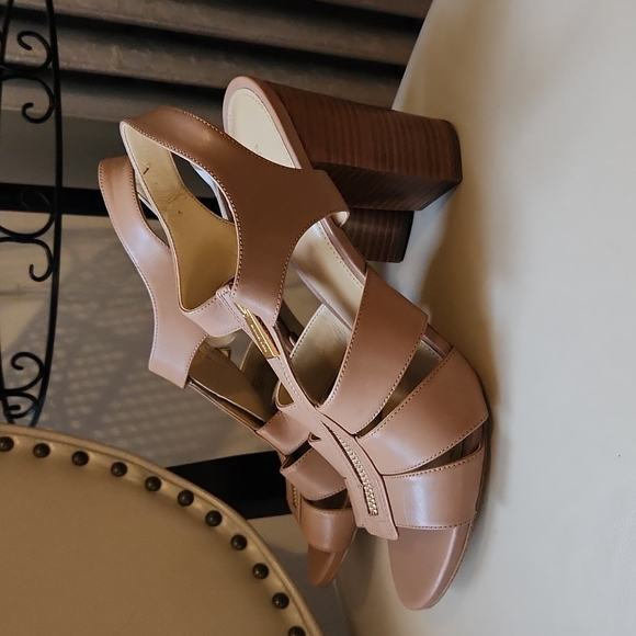 Shoes - Picture 4 of 4